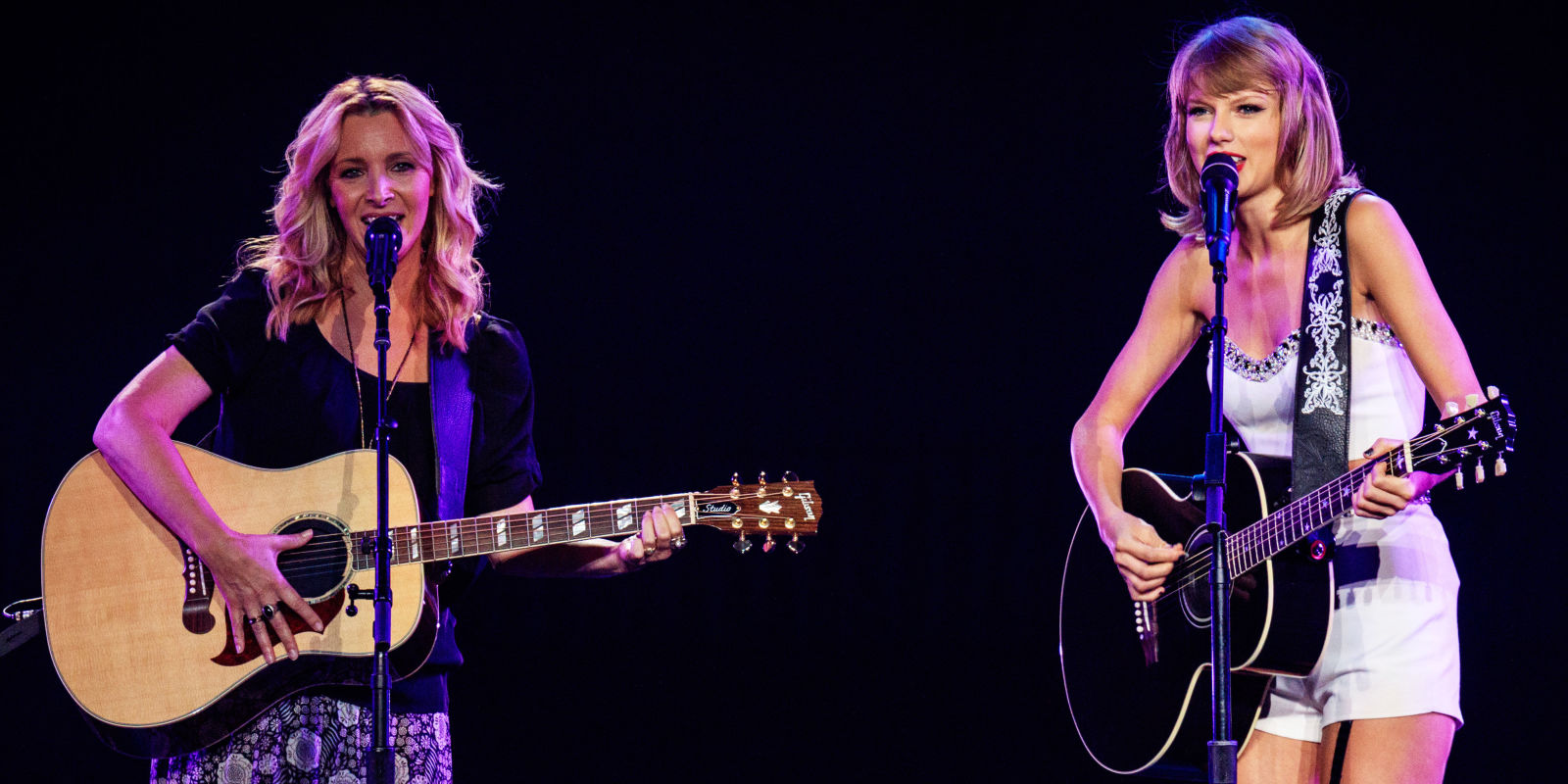 Taylor Swift and Lisa Kudrow