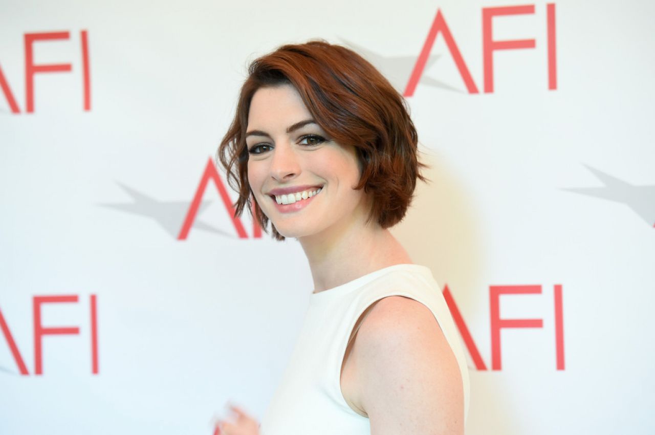 anne-hathaway-2015-afi-awards-in-los-angeles_2