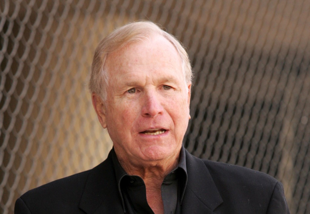 'Mash' Actor Wayne Rogers Dies Aged 82 TV News CONVERSATIONS ABOUT HER