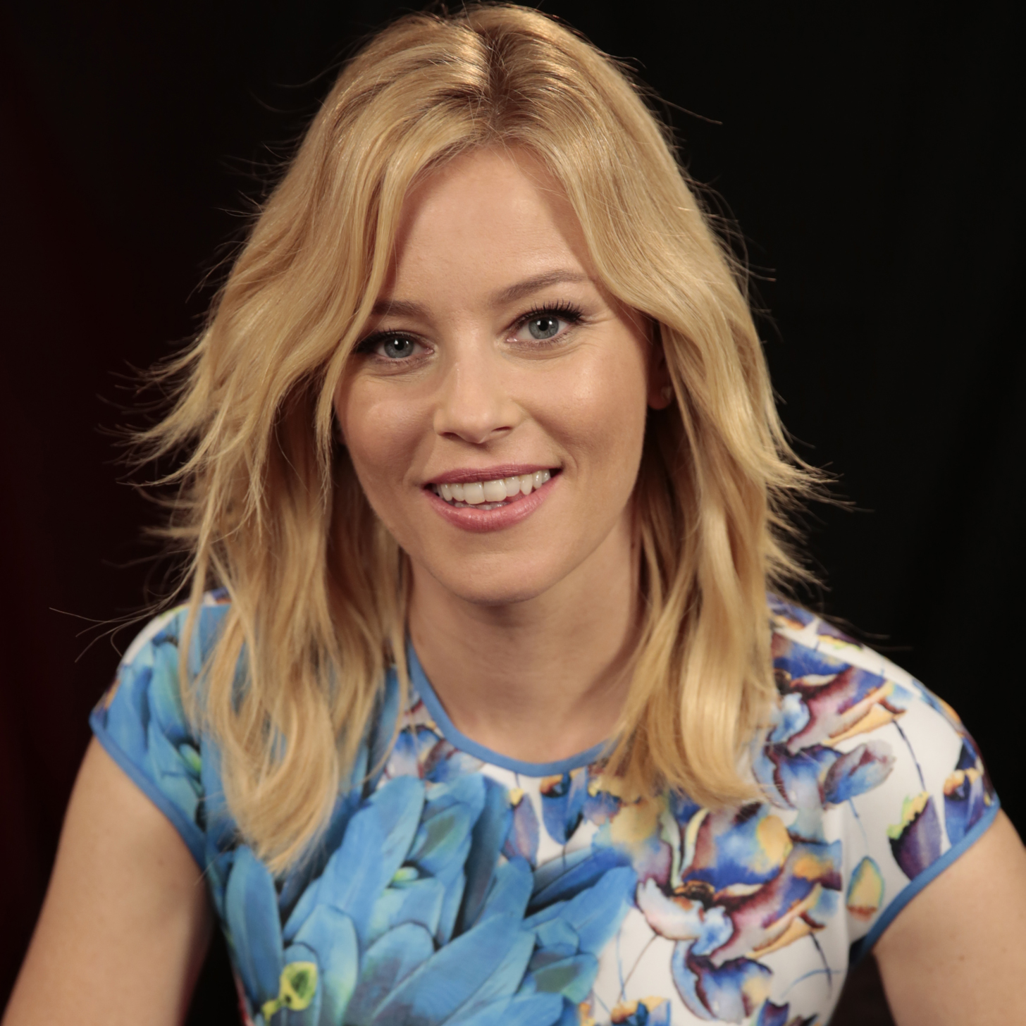 Elizabeth-Banks-Pitch-Perfect-2-Interview-Video