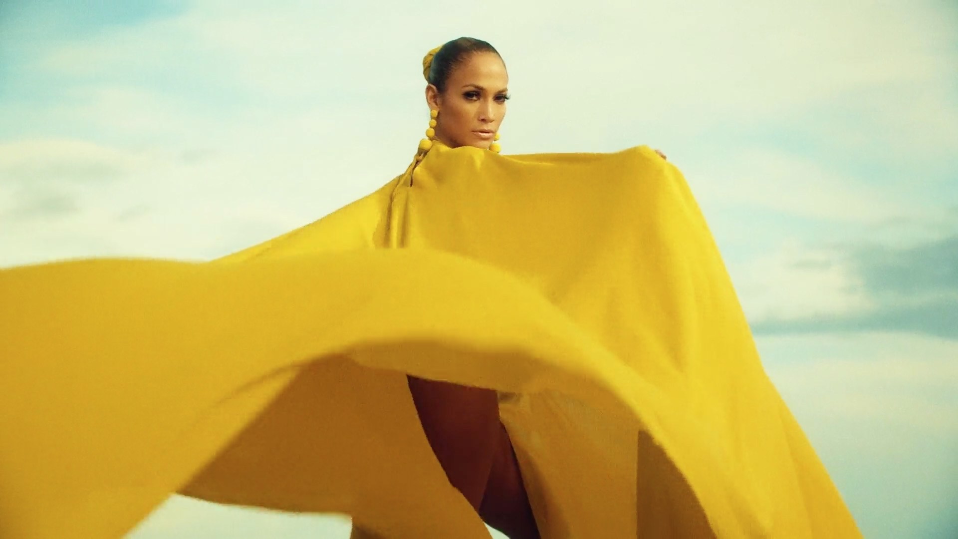 The Best Jennifer Lopez Looks From Her Ni Tú Ni Yo Music Video Fashion News Conversations
