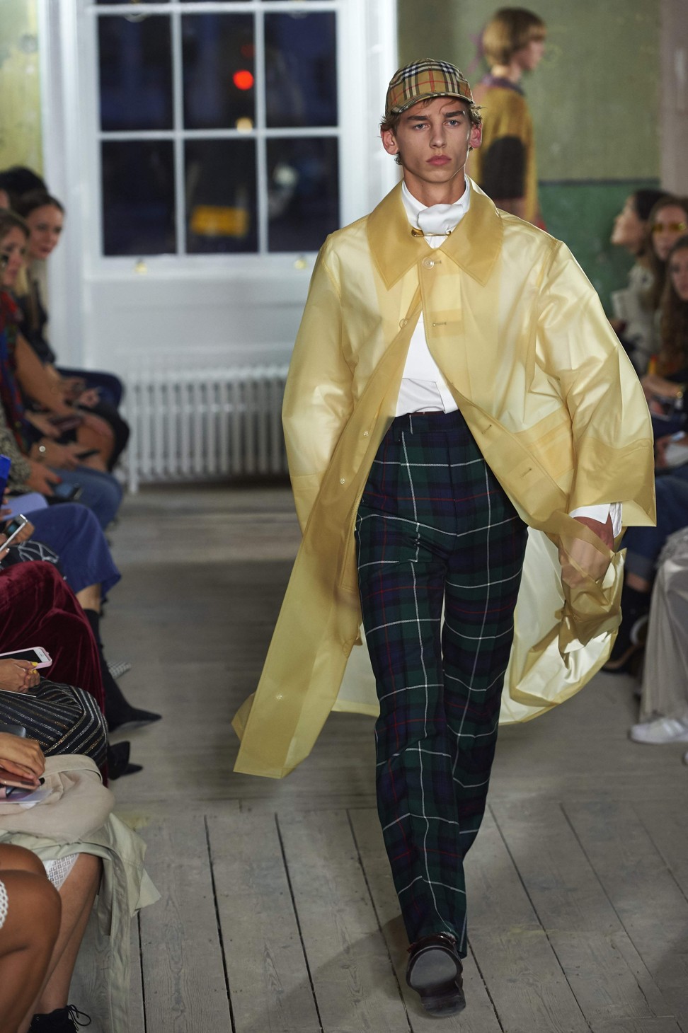 90's Fashion Takes Over London Fashion Week | Fashion News ...
