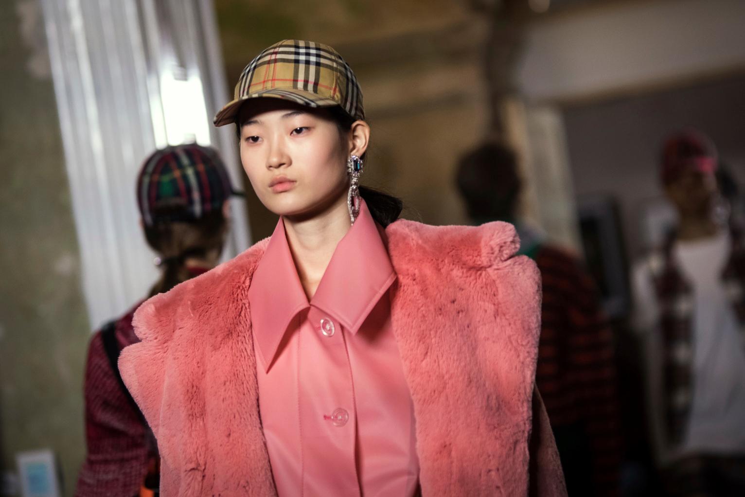 Burberry Unveils Spring 2018 Collection At London Fashion | News - Conversations About HER