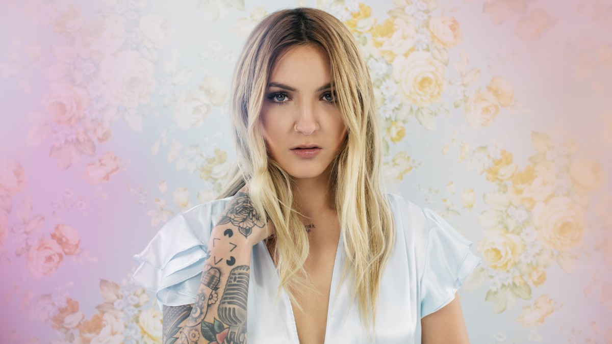 Julia Michaels Shows Off New Blue Hair on Instagram - wide 1