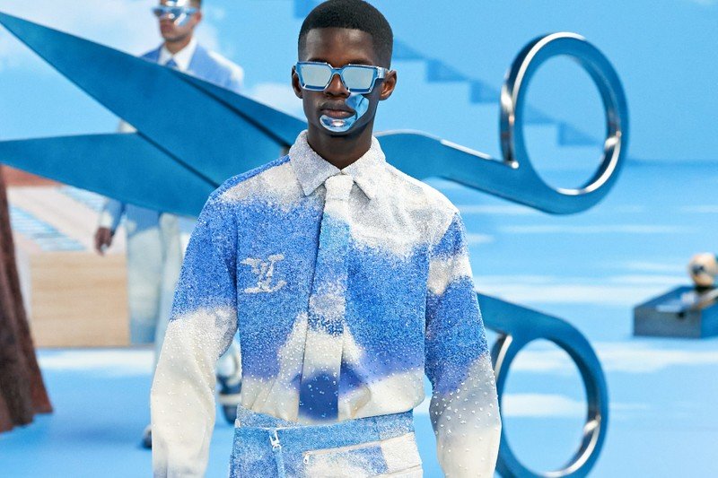 designboom on X: ahead of louis vuitton spring 2020 menswear show 'heaven  on earth', virgil abloh invites his guests with a unique timepiece that has  been designed to run counter clockwise.