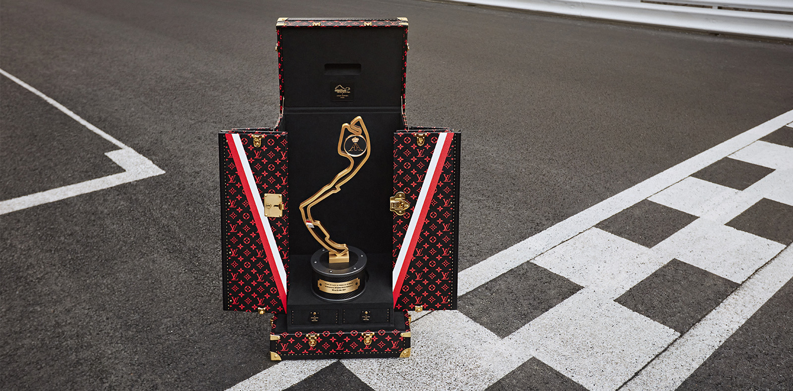 High-Fashion Trophy Trunks : Louis Vuitton and the NBA